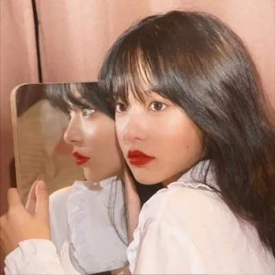 蒙娜丽莎与血月亮